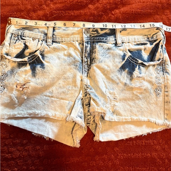 Series 31 Short & Sexy Denim Shorts Size 9 Distressed Light Wash Low Rise - Picture 6 of 8